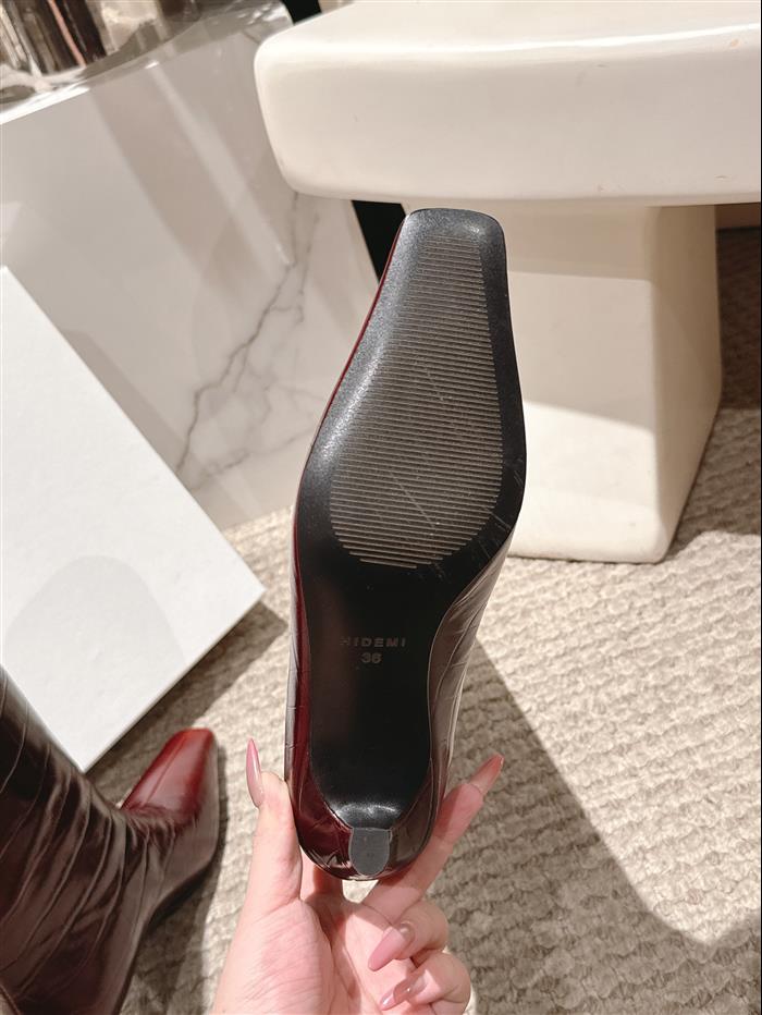 2025112818103393 460